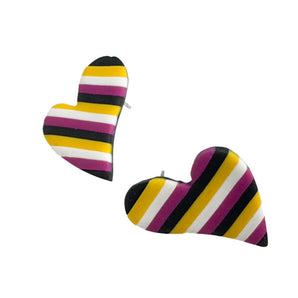 Herz-Ohrstecker in lebhaften Non-Binär-Farben – ein Statement für Pride und Individualität!
