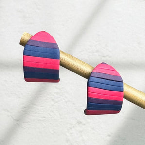 Farbenfrohe Creolen im gestreiften Design – das perfekte Accessoire für Pride, CSD, Paraden und als symbolischer Schmuck für Männer und Frauen