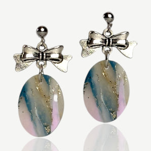 Ohrstecker mit Schleife und marmoriertem Anhänger Ovale Form für Sommer Looks Geschenk und Hochzeit