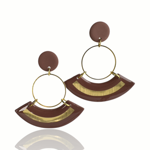 Mocha Mousse Curve – Matt-glänzende Statement-Ohrringe in Braun