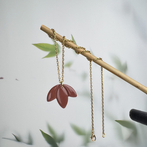 Sommertrend Kette mit glänzendem Anhänger in Mocha Mousse