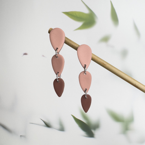 Soft Drop Ohrringe – Dreifarbiger Braunverlauf in Mocha Mousse