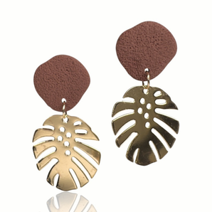 Urban Leaf Ohrringe – Monstera-Design trifft Mocha Mousse Struktur